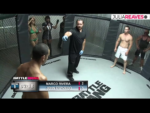 ❤️ Ultimate Fighter ቀለበቱ ውስጥ ከተጣላ በኋላ አንዲት ቁጥር ሴትን ትበዳለች። ️❌ በእኛ ☑